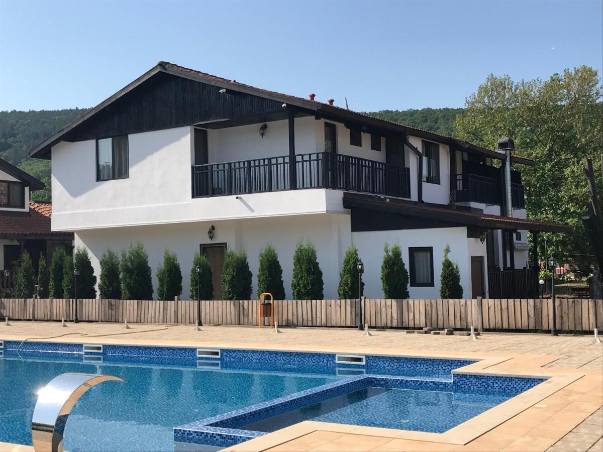 Guest House Bukor Shtepi Mandrica 外观 照片